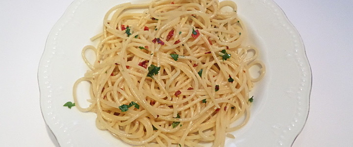 Spaghetti aglio olio e peperoncino